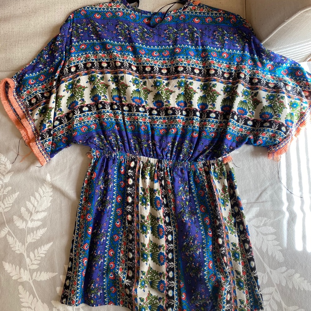 Multicolored v neck top